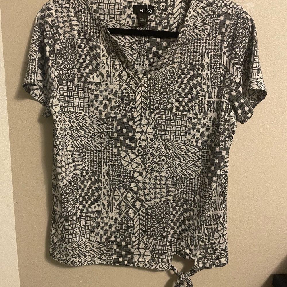 Erika Monochrome Geometric Women's Tee
